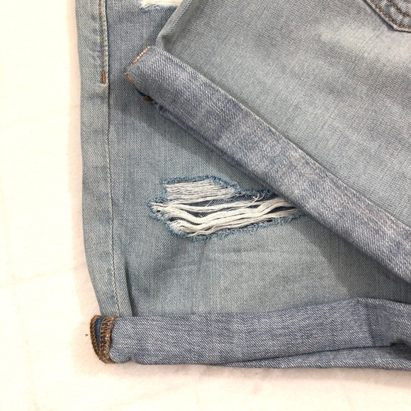 NWT Old Navy Light Denim Distressed Shorts - Picture 3 of 4